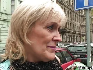 آدری وزنه را از روی  ...