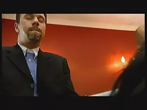 جوجه بالغ در محل کار ...